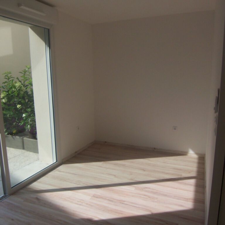 Appartement à louer - REIMS -PROCHE Ecole de commerce - Photo 1
