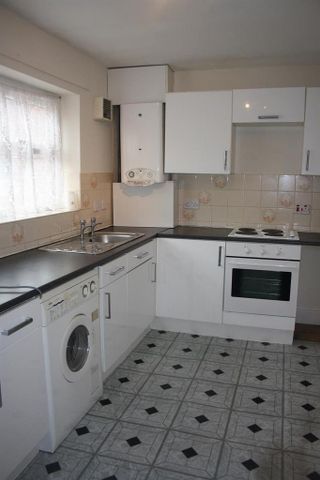 2 bedroom terraced house to rent - Photo 4
