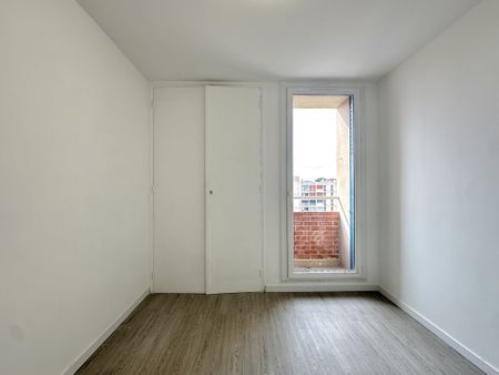 Location Appartement 3 pièces 62m² MARSEILLE 15ème - Photo 4