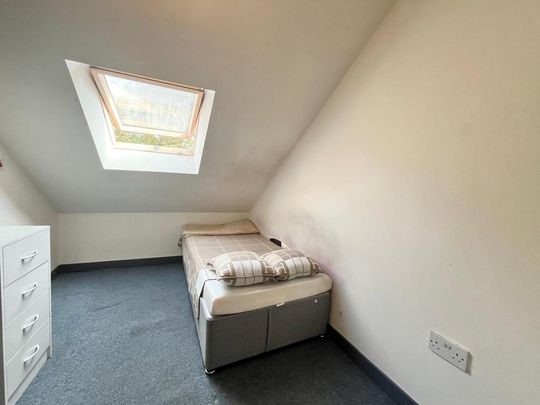 1 bedroom in a house share to rent - Photo 1
