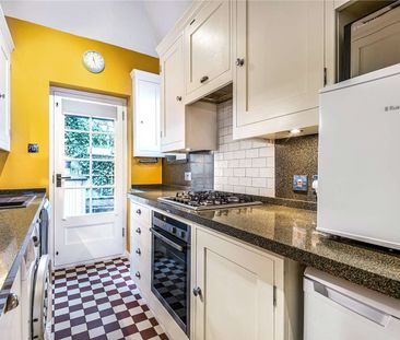 A quintessential cottage in the charming village of Brasted - Photo 6