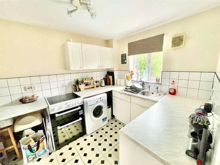 Walpole Road, Slough, SL1 - Photo 2