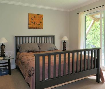Cozy Rancher Home with Fenced Backyard – Half Months Rent Free! - Photo 6