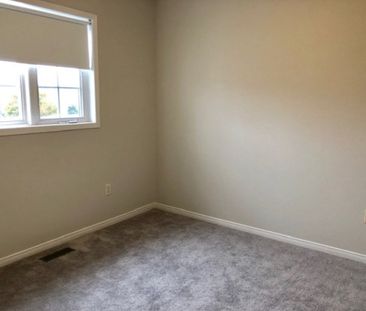 Three bedroom home Barrie Ontario - Photo 6