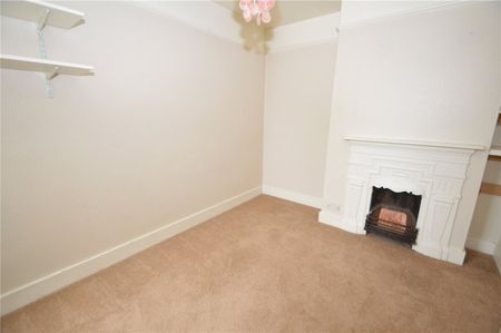 Elmhurst Road, Slough, Berkshire,SL3 - Photo 3