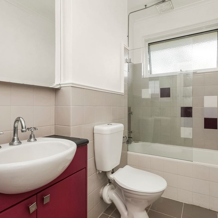 PERFECTLY POSITIONED ST KILDA GEM - Photo 1