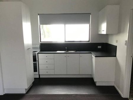 Renovated Two Bedroom Apartment - Photo 3