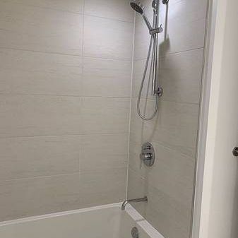 Yonge & Eglinton Luxurious 1Bdrm +Den 1Bath Modern Unit Near Subway - Photo 3