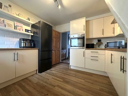 2 bedroom terraced house to rent - Photo 4