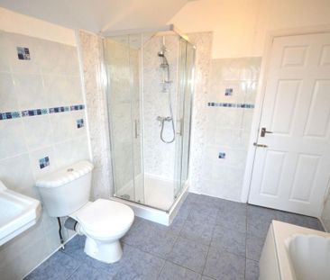 2 bedroom end of terrace house to rent - Photo 2