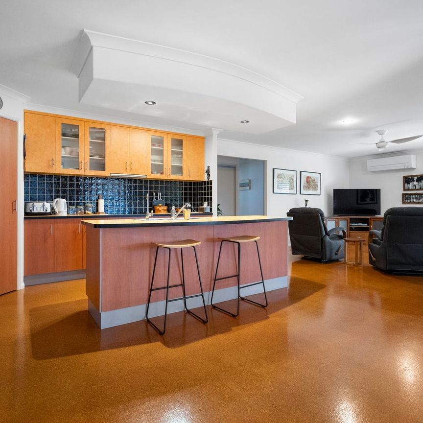 Stunning 4 Bedroom Home with A/C, Pool and 2 Street Access - Photo 1