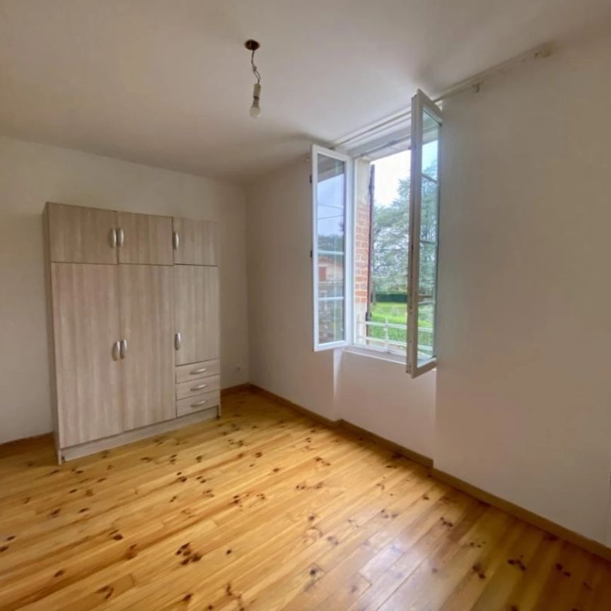 A VILLENEUVE SUR LOT T2 EN DUPLEX AVEC PARKING PRIVATIF - Photo 1