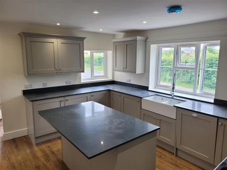 4 bedroom detached house to rent - Photo 5