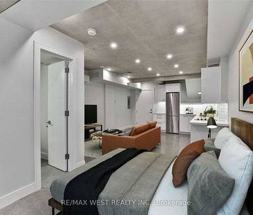 MUST SEE SPACIOUS STUDIO LOFT PARKING AVAILABLE - Photo 4