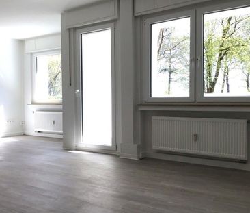 Frisch modernisierte 2-Zimmer-Wohnung mit Balkon im Erdgeschoss! - Foto 1