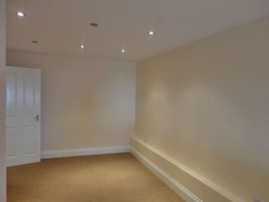 Central Chambers, Bearwood Road. - Photo 1