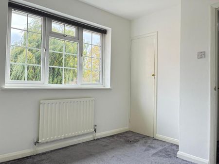 4 bedroom detached house to rent - Photo 4