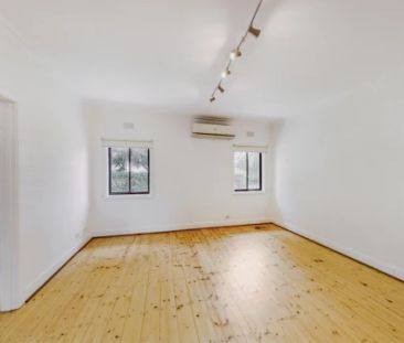 3 Bed, 1 Bath - Photo 2