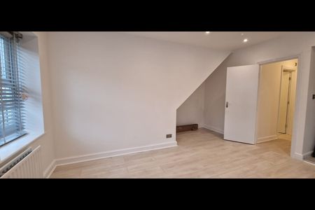 3 Bed Flat, Earlsfield Road, SW18 - Photo 5