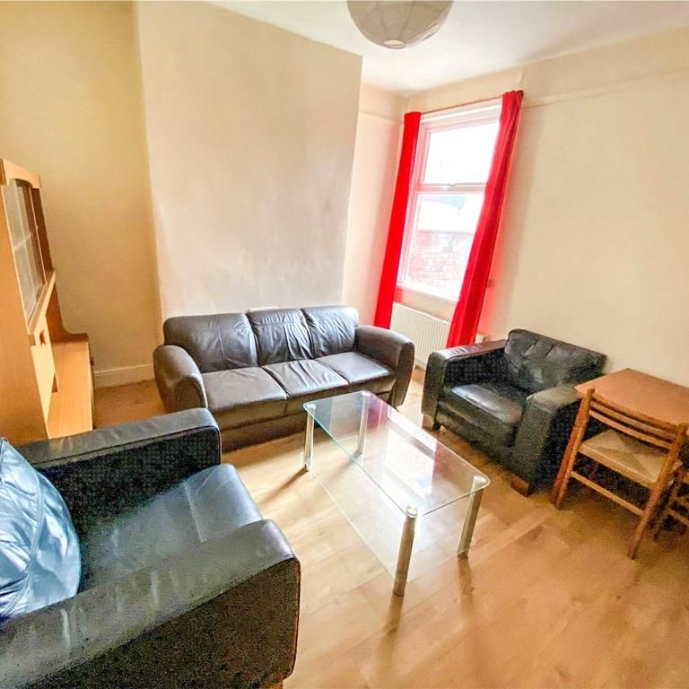 4 bedroom terraced house to rent - Photo 1