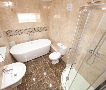 4 bedroom detached house to rent - Photo 4