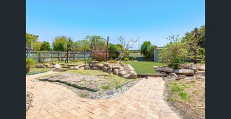 UNIQUE FAMILY DESIGN WITH CBD & MOUNTAIN OUTLOOK - Photo 3