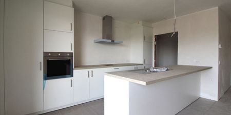Appartement te huur in Kortrijk voor € 900 met 2 slaapkamers - Photo 2