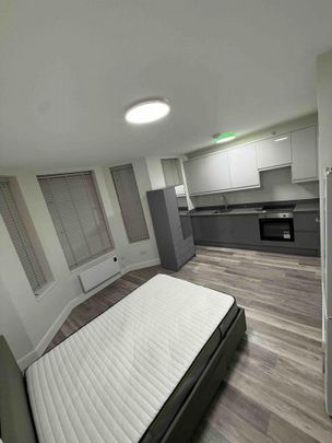 Studio to rent - Photo 1