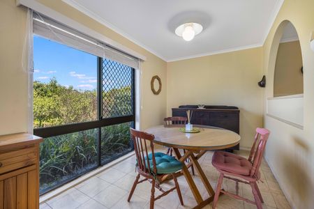 Coastal Comfort and Charm in the Heart of Mooloolaba - Photo 2