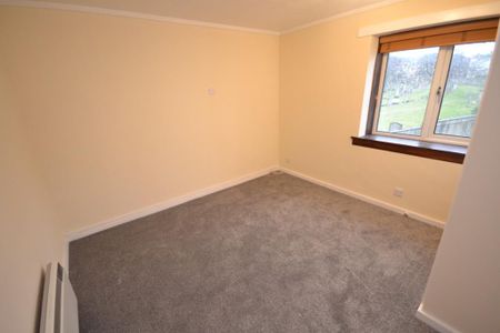 3 bedroom flat to rent - Photo 4