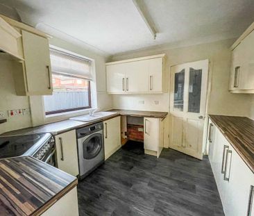 3 bedroom semi-detached house to rent - Photo 3