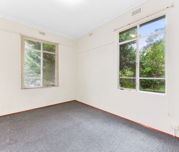 Comfortable Family Living in Prime Ashwood Location - Photo 2