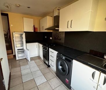 2 Bed Flat, Cameron Road, IG3 - Photo 4