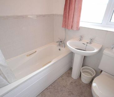 2 bedroom semi-detached house to rent - Photo 6