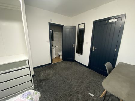 Room in a Shared House, Picton Road, L15 - Photo 2