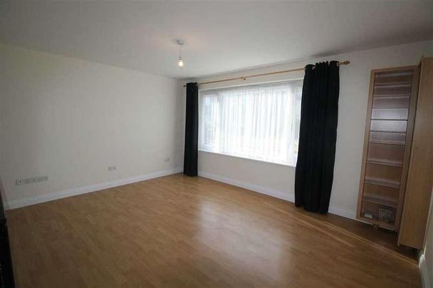 Denton Court, Burton Latimer, NN15 - Photo 1