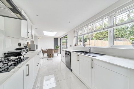 3 bedroom semi-detached house to rent - Photo 3