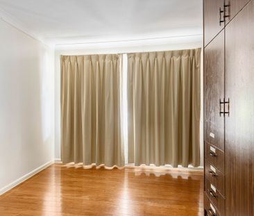 FRESHLY PAINTED 4 BEDROOM HOME IN IDEAL LOCATION - Photo 6