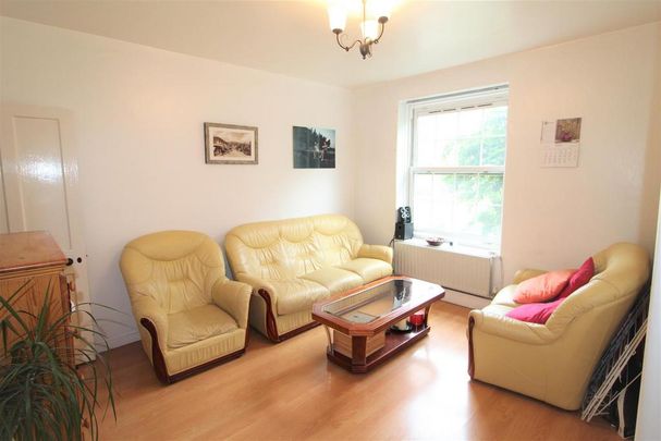 3 bedroom flat to rent - Photo 1
