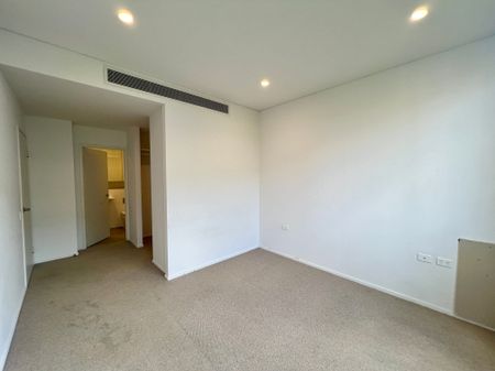 Luxurious 3 bedrooms Living in Camperdown's Heart - Photo 2