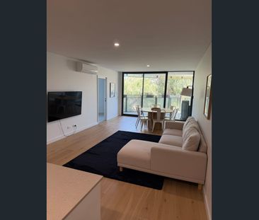 Stylish Fully Furnished 2 Bed Apartment in the Heart of Mosman Park - Photo 1