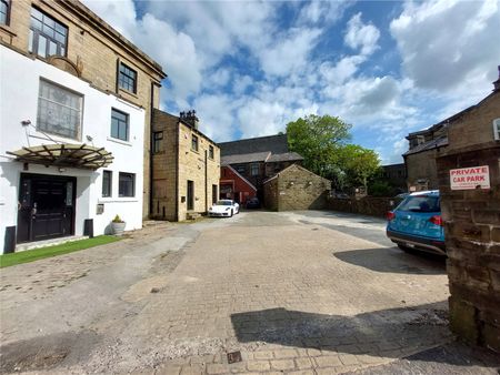 Queens Apartments, 1 Bank Street, Rawtenstall, Rossendale, BB4 - Photo 3