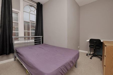 3 bedroom flat to rent - Photo 2