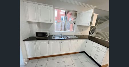 Fully Furnished-Duplex House! Great location & Quiet Environment! CONFIRM THE LEASE TERM IN ADVANCE! - Photo 2