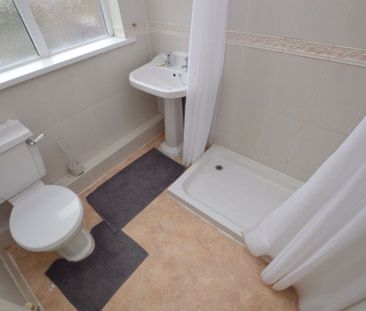 3 Bedroom Terraced House - Photo 2