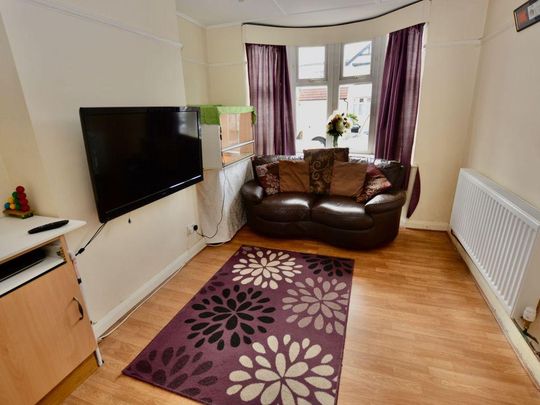 3 bedroom semi-detached house to rent - Photo 1