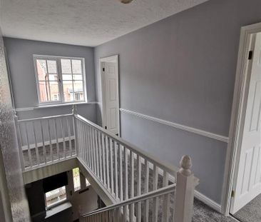 4 bedroom detached house to rent - Photo 2