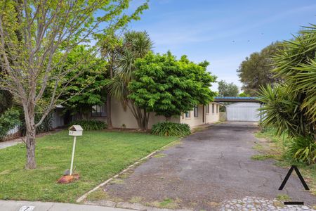 7 Roberston Street, Epsom VIC 3551 - House For Rent | Domain - Photo 4