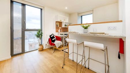 Premium Studio - Upper Level - Photo 2