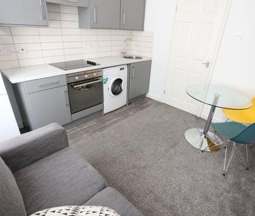 2 bedroom flat to rent - Photo 3